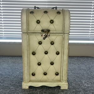 ☀️ 3 / $15 Sale ☀️ Wooden Wine Box Decor